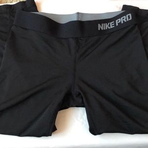 Nike pro cropped pants
